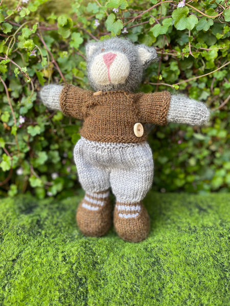 Hand-knitted bunny / bear / kitten by Jenny