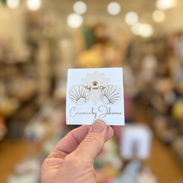 Seashell porcelain stud earrings — white