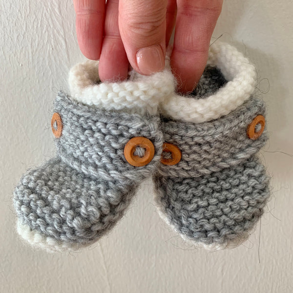 Baby booties with wooden buttons