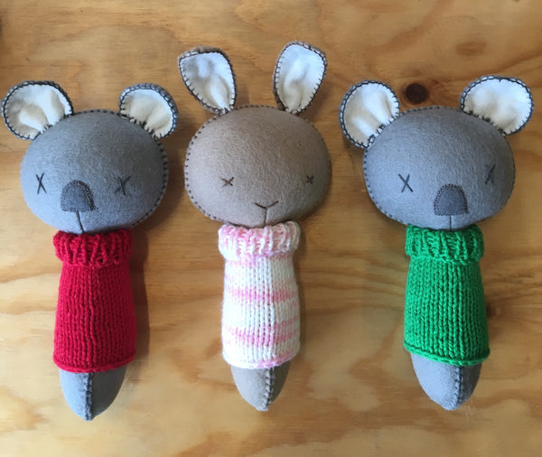 Felt sensory rattle by Mopebi